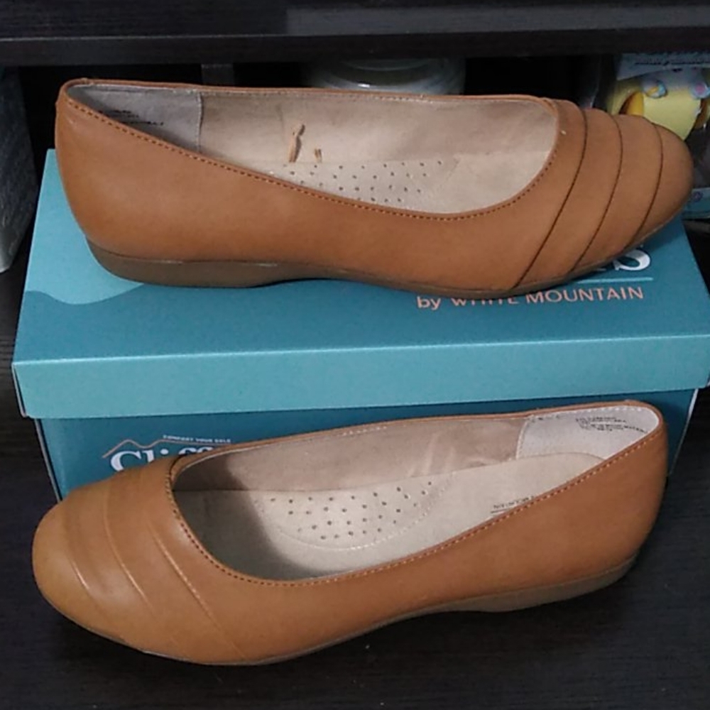 Women's Tan Flats